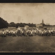 Powiększ zdjęcie 2.	Żołnierze II batalionu 55. pułku piechoty podczas gimnastyki, Leszno, 1931 APL, Jerzy Zielonka – spuścizna (dziennikarz „Panoramy Leszczyńskiej”), sygn. 22-529