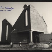 Powiększ zdjęcie Budowa kościoła św. Antoniego w Lesznie, 1984 r. APL, Zbiór fotografii