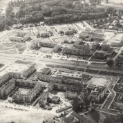 Powiększ zdjęcie Widok na leszczyńskie osiedla, 1992 r. APL, Jerzy Zielonka – spuścizna (dziennikarz „Panoramy Leszczyńskiej”)